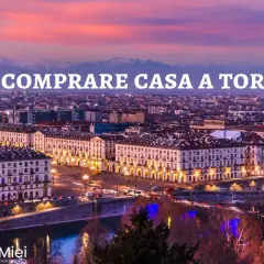 Torino al tramonto, con la Mole Antonelliana che domina il panorama. Scopri dove comprare casa a Torino per vivere la magia di questa città.