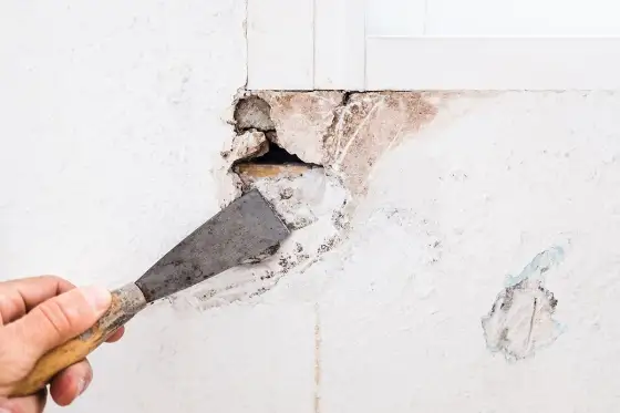 Come riempire un grosso buco nel muro - Guida definitiva